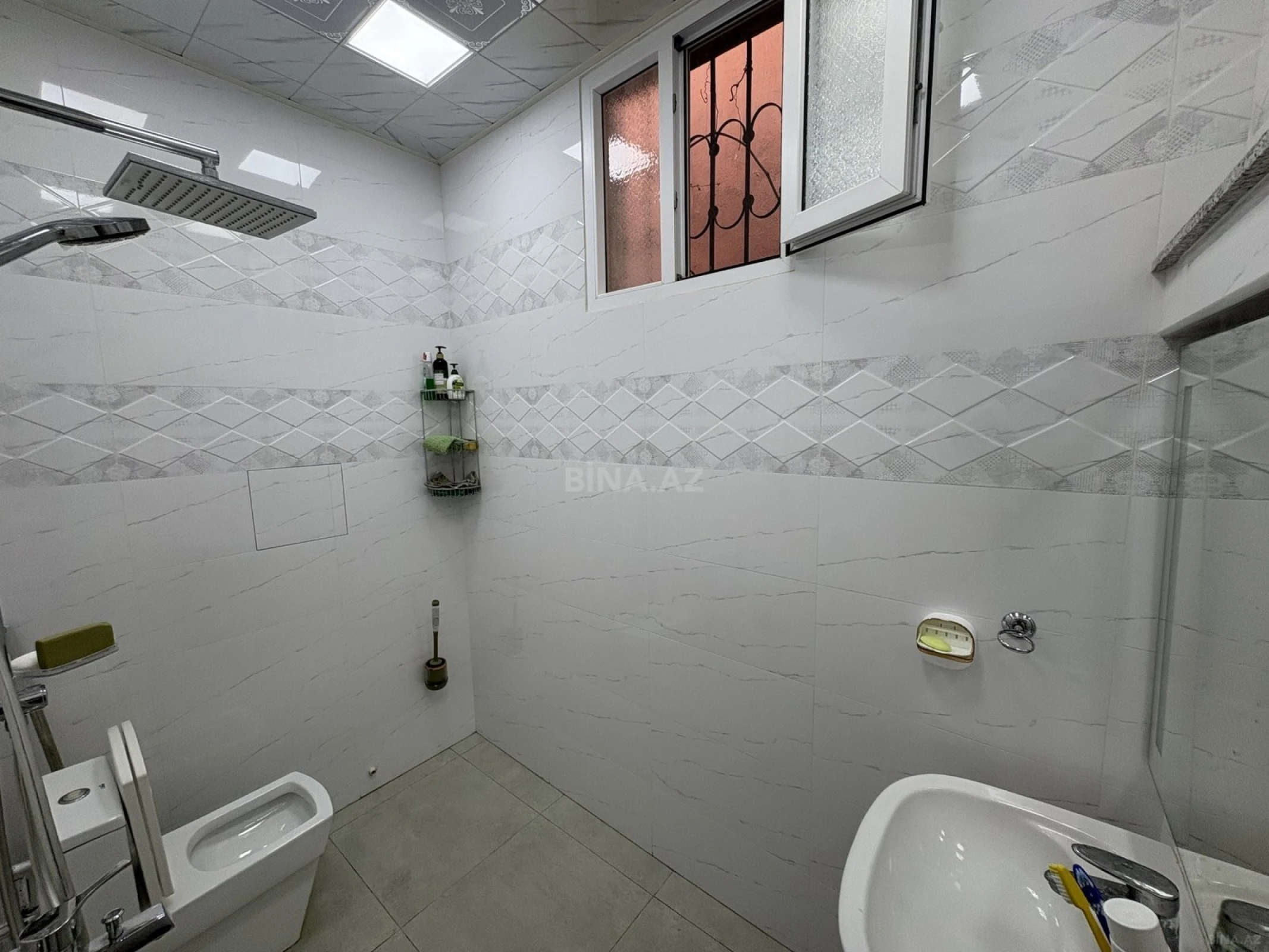 Satılır 5 otaqlı həyət evi 202 m²