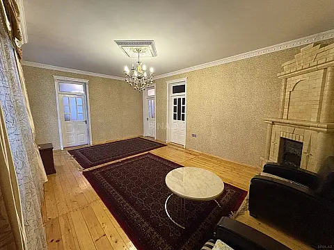 Satılır 5 otaqlı həyət evi 202 m²