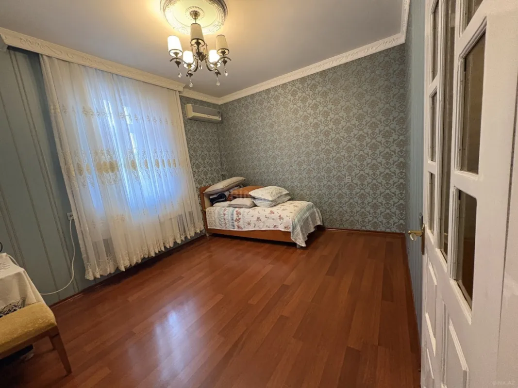 Satılır 5 otaqlı həyət evi 202 m²