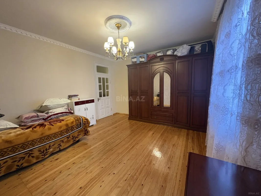Satılır 5 otaqlı həyət evi 202 m²