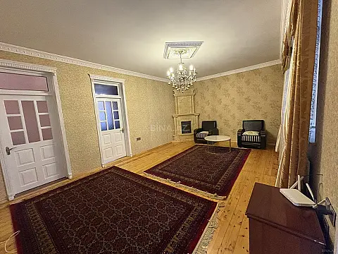 Satılır 5 otaqlı həyət evi 202 m²