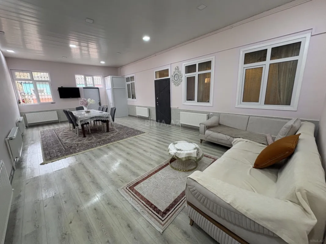 Satılır 5 otaqlı həyət evi 202 m²