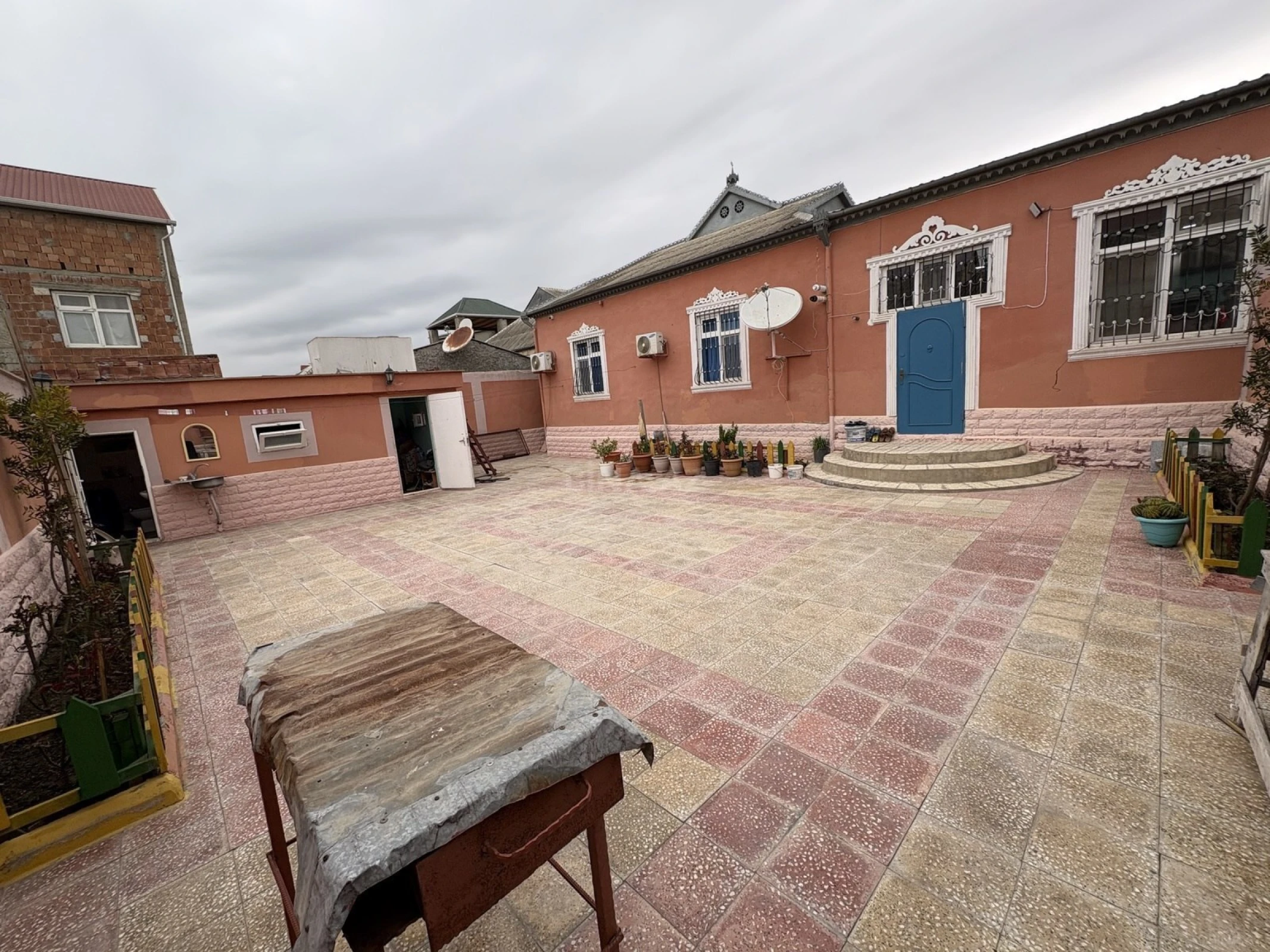 Satılır 5 otaqlı həyət evi 202 m²