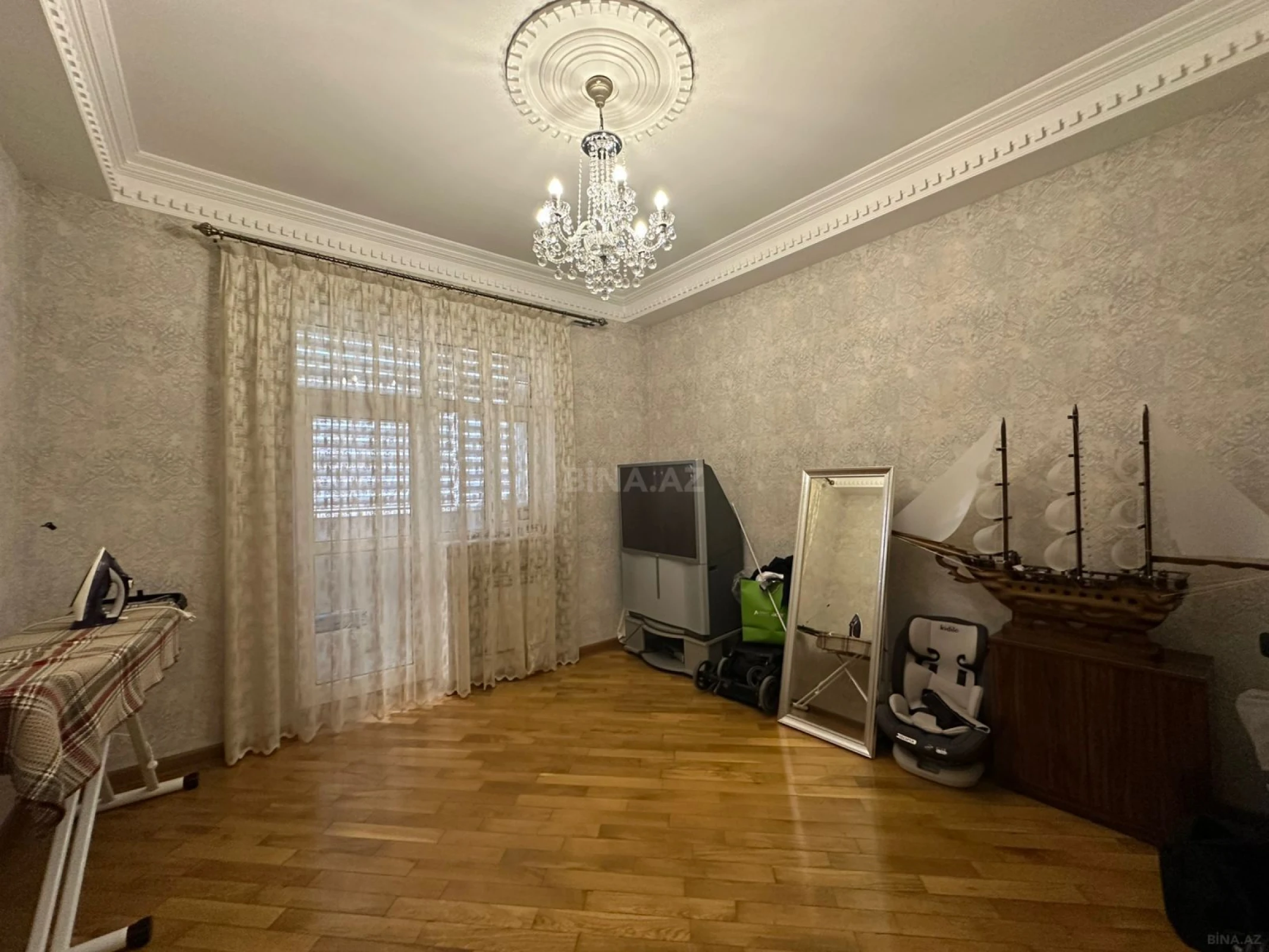 Satılır 4 otaqlı mənzil 175 m²