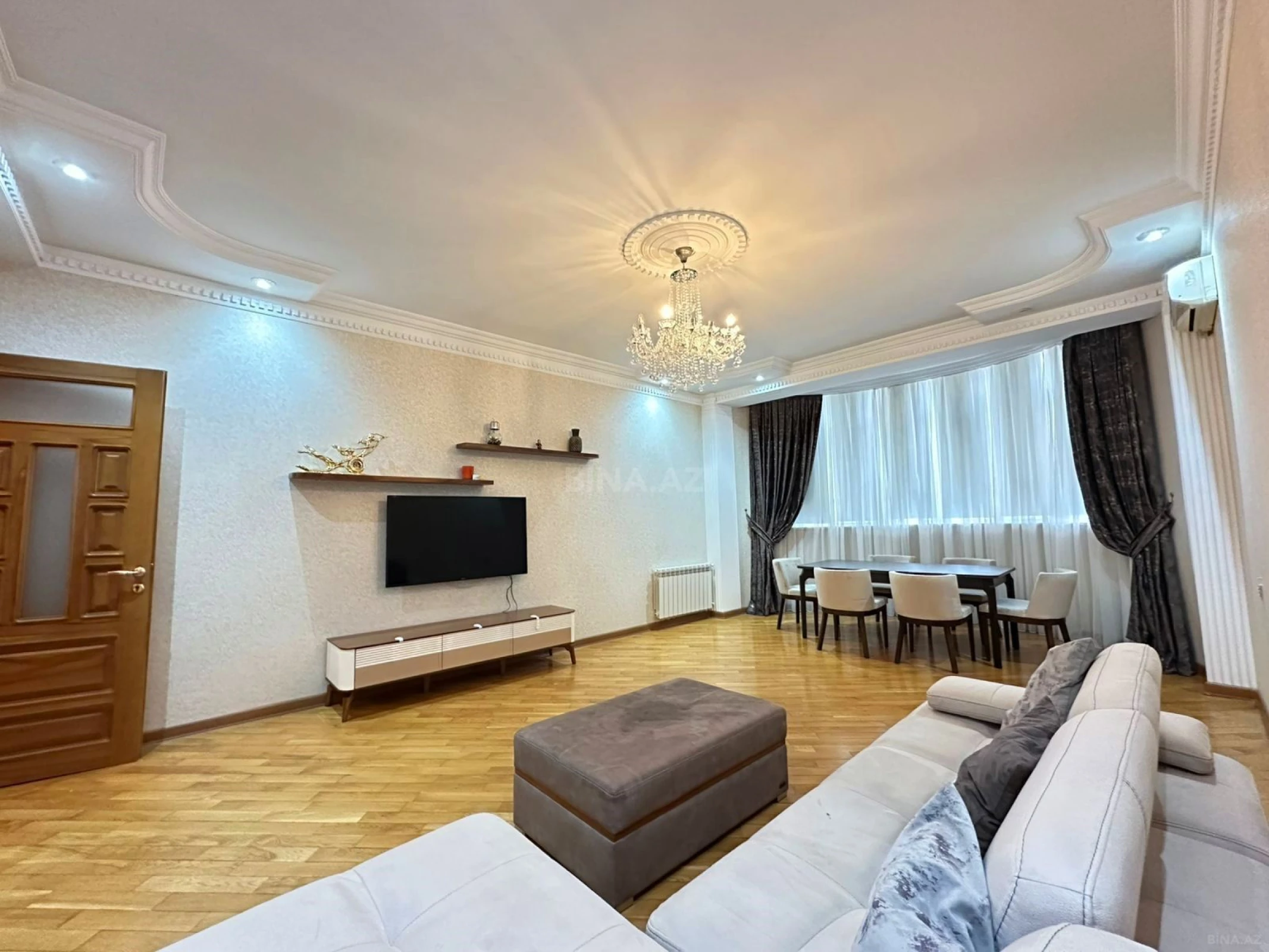 Satılır 4 otaqlı mənzil 175 m²