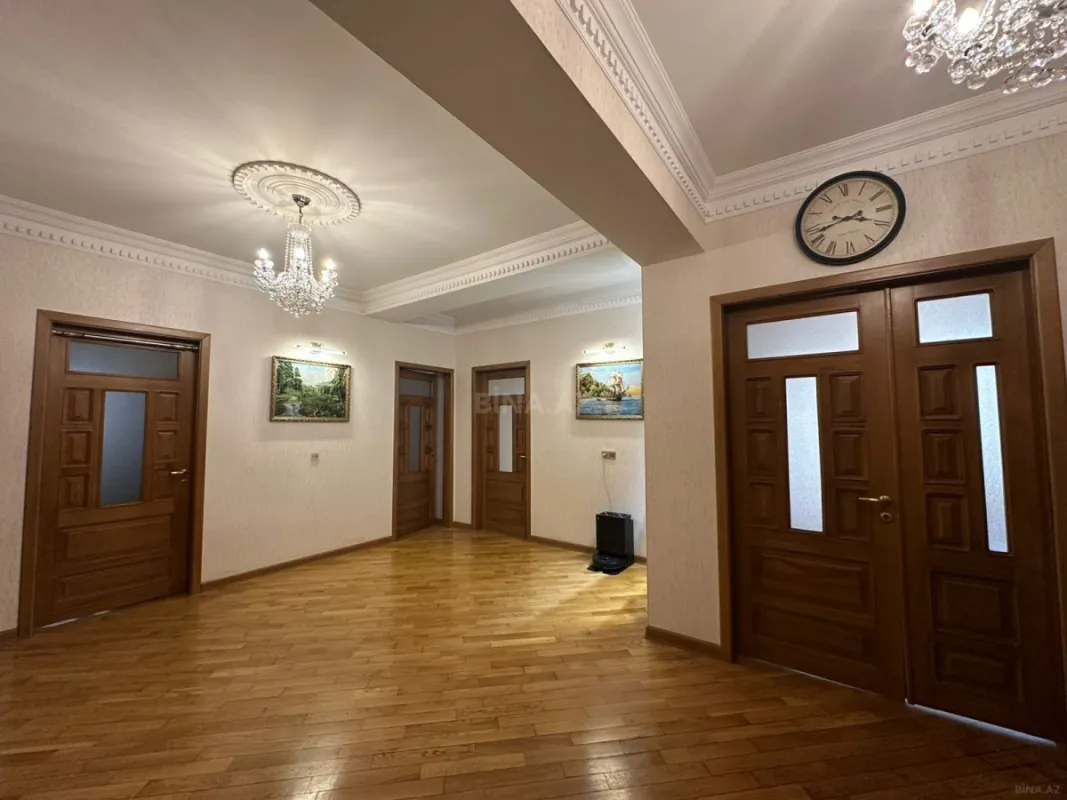 Satılır 4 otaqlı mənzil 175 m²