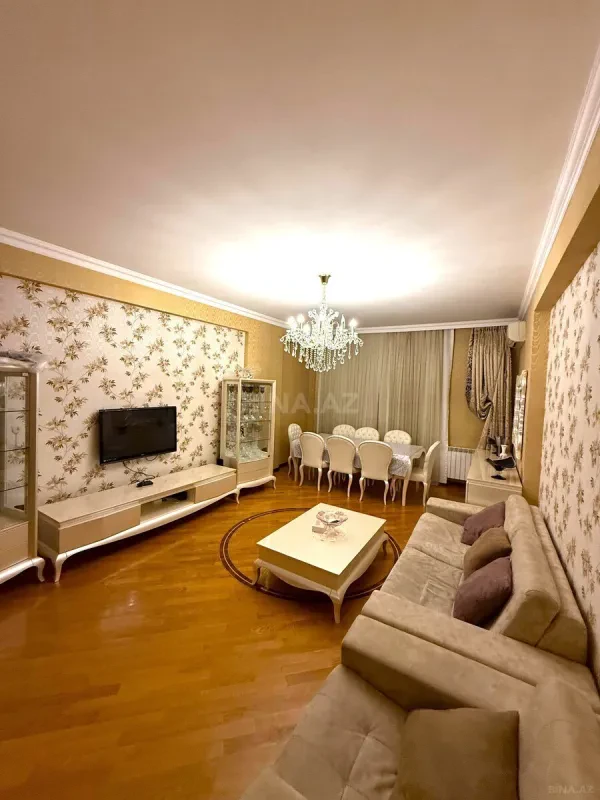 Satılır 3 otaqlı mənzil 130 m²