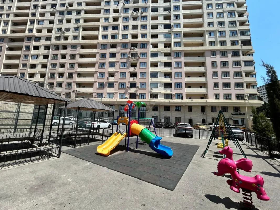 Satılır 3 otaqlı mənzil 161 m²