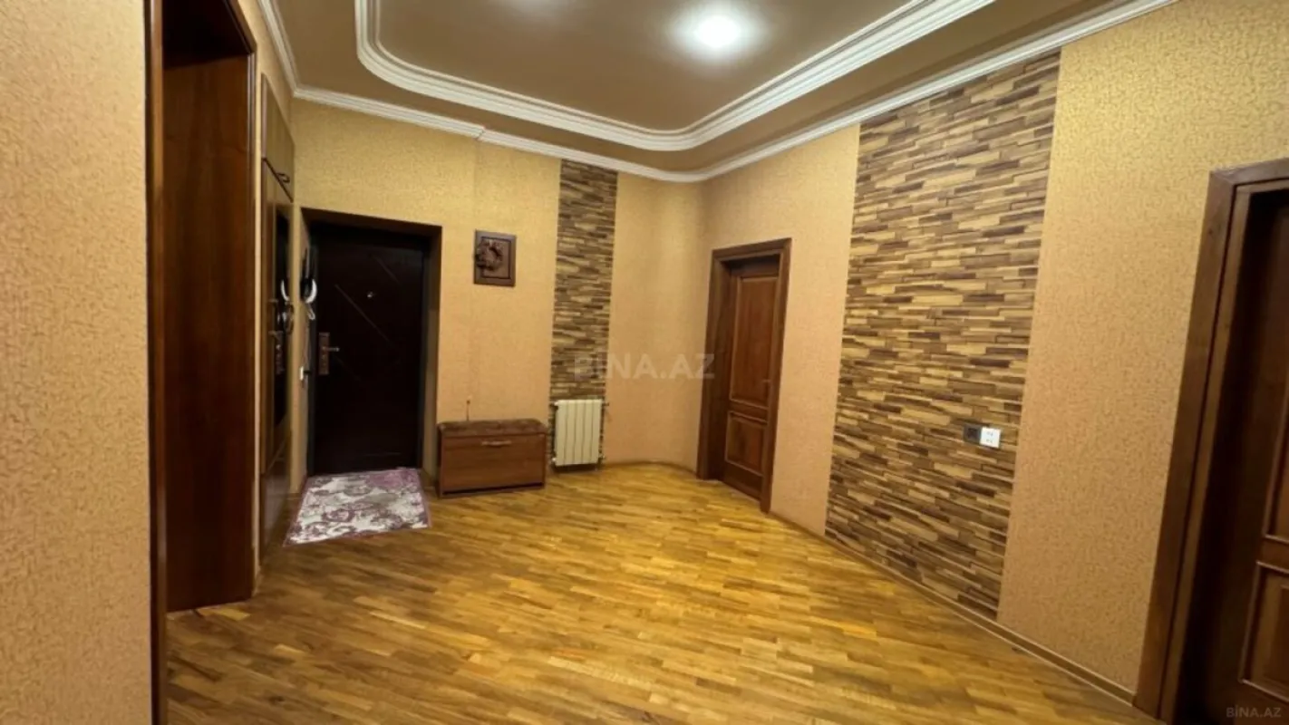 Satılır 3 otaqlı mənzil 121 m²