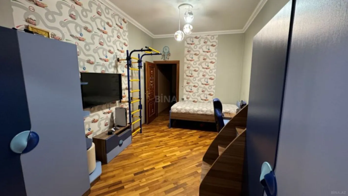 Satılır 3 otaqlı mənzil 121 m²