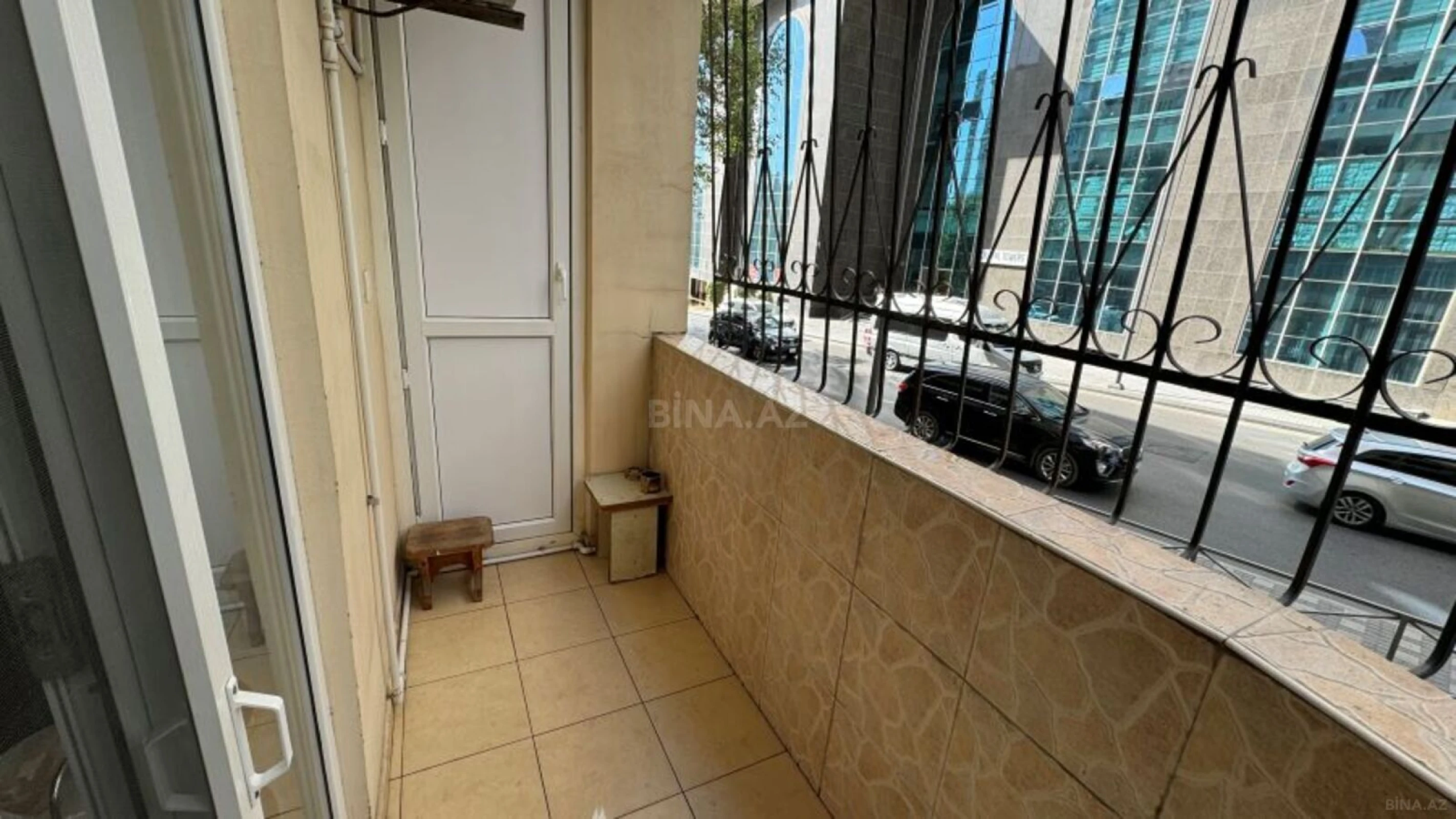 Satılır 3 otaqlı mənzil 121 m²