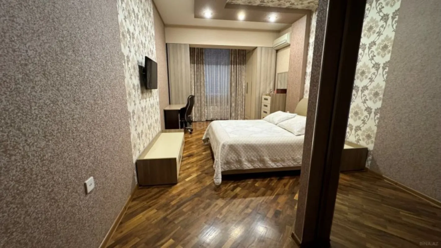 Satılır 3 otaqlı mənzil 121 m²