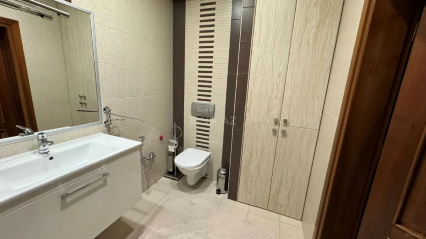 Satılır 3 otaqlı mənzil 121 m²