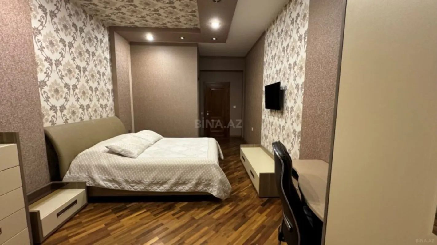 Satılır 3 otaqlı mənzil 121 m²