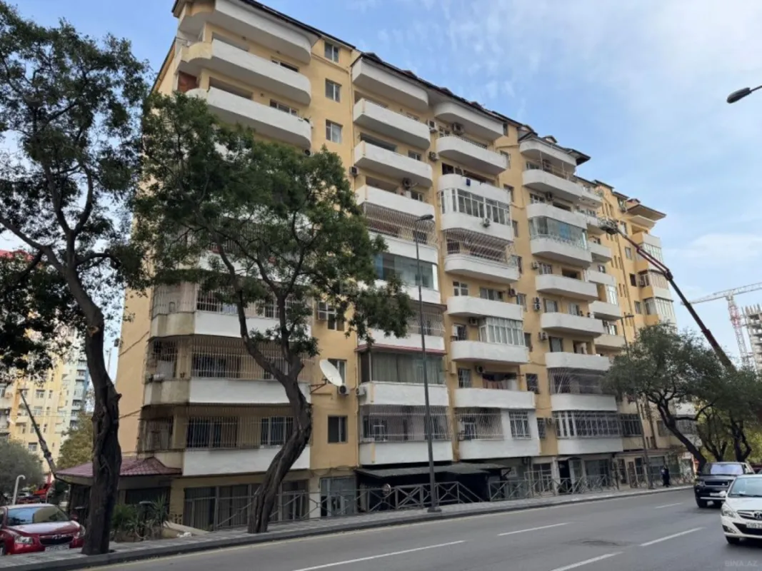 Satılır 3 otaqlı mənzil 121 m²