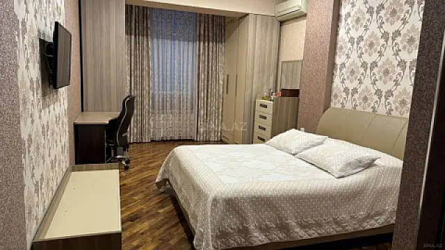 Satılır 3 otaqlı mənzil 121 m²