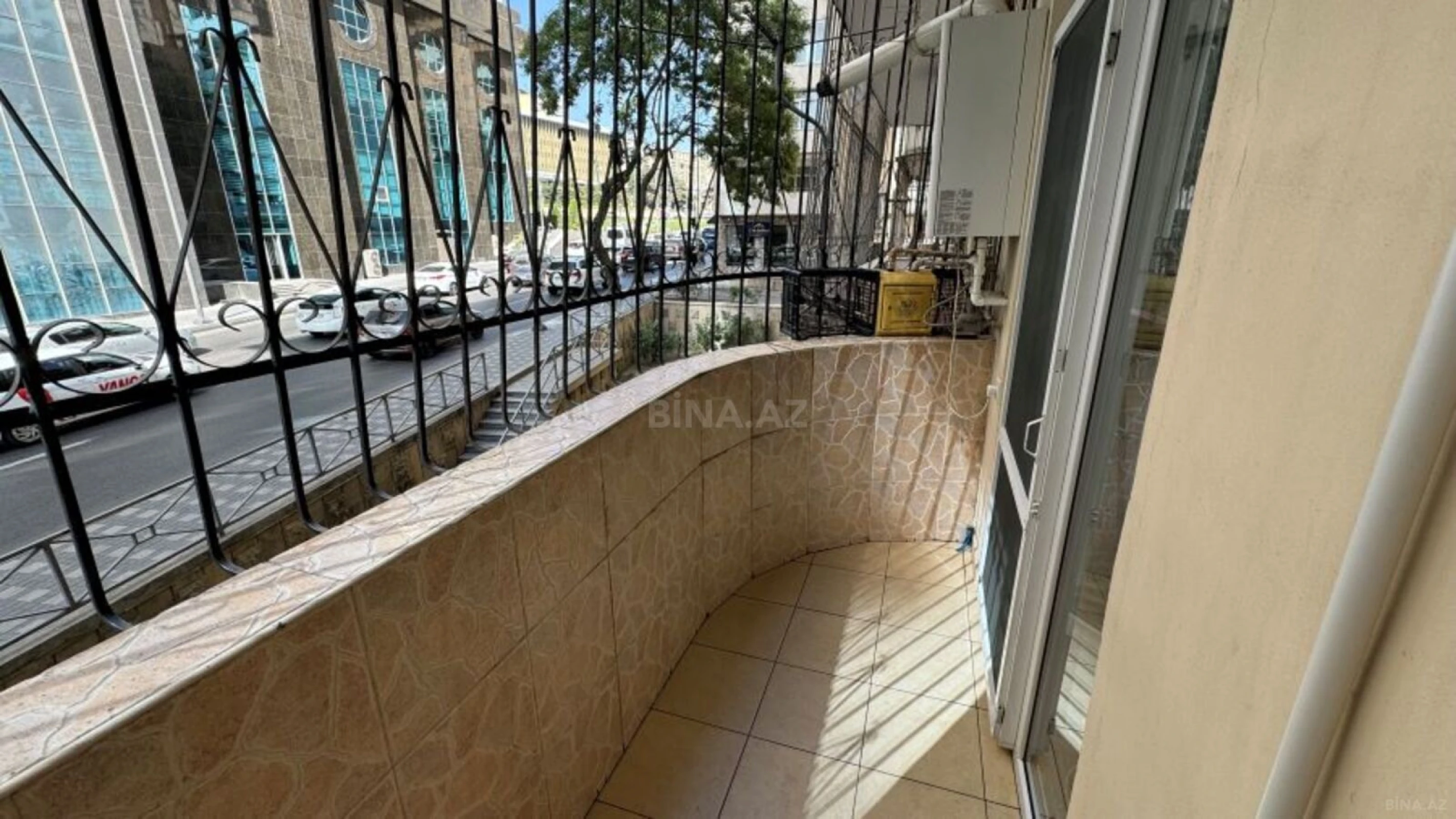 Satılır 3 otaqlı mənzil 121 m²