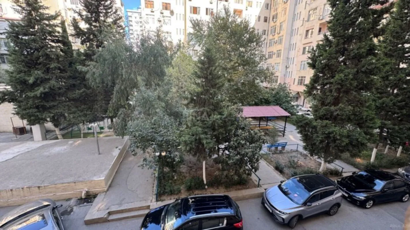 Satılır 3 otaqlı mənzil 121 m²