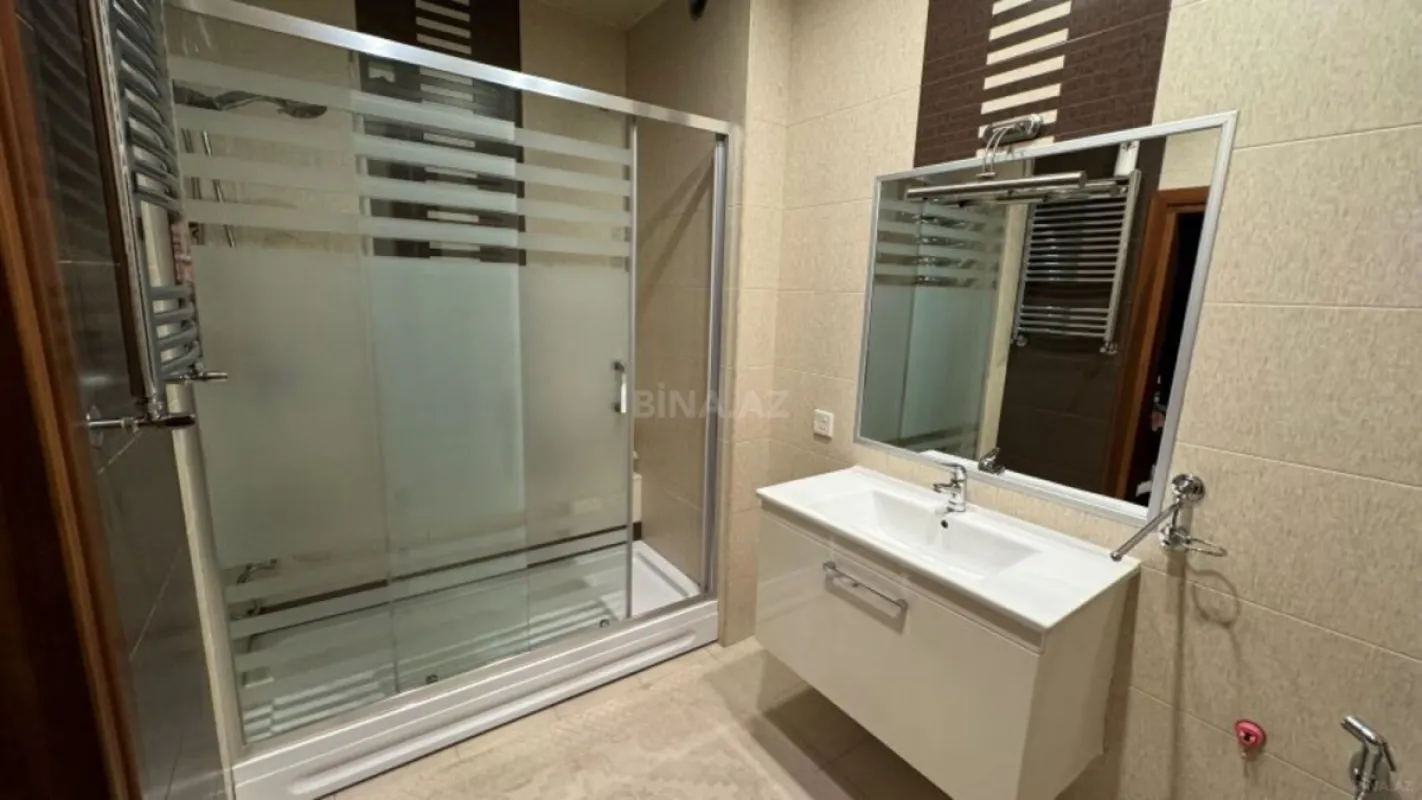 Satılır 3 otaqlı mənzil 121 m²