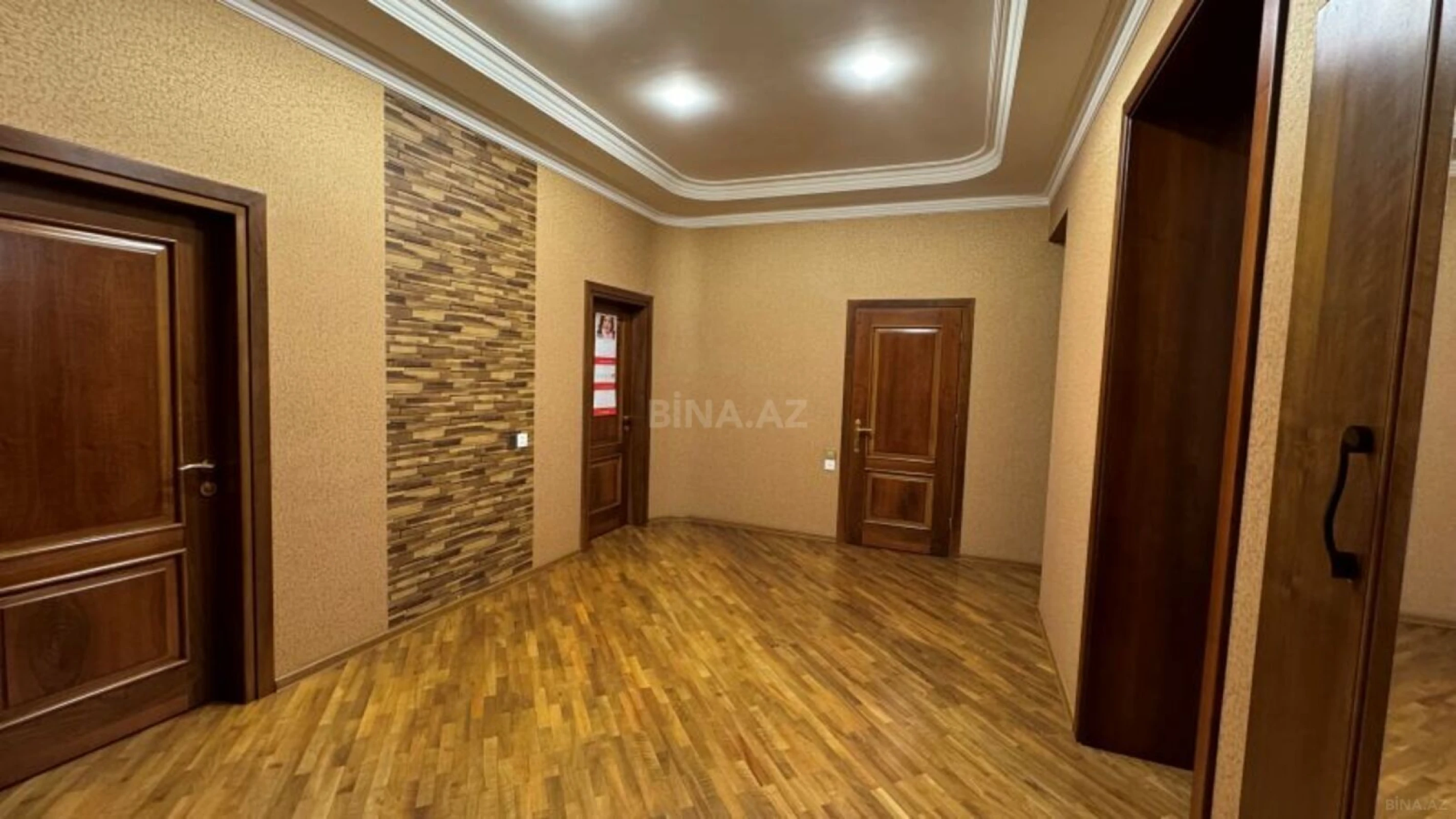 Satılır 3 otaqlı mənzil 121 m²