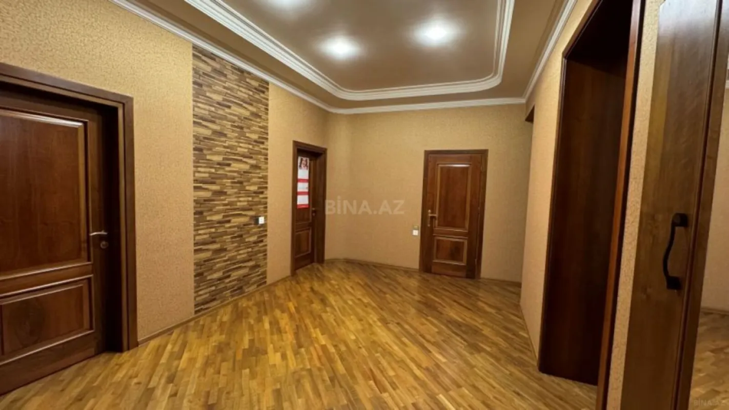 Satılır 3 otaqlı mənzil 121 m²
