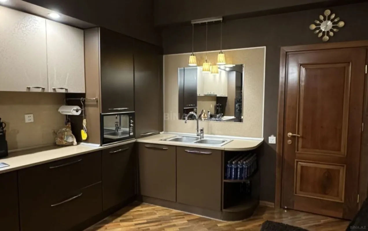 Satılır 3 otaqlı mənzil 121 m²