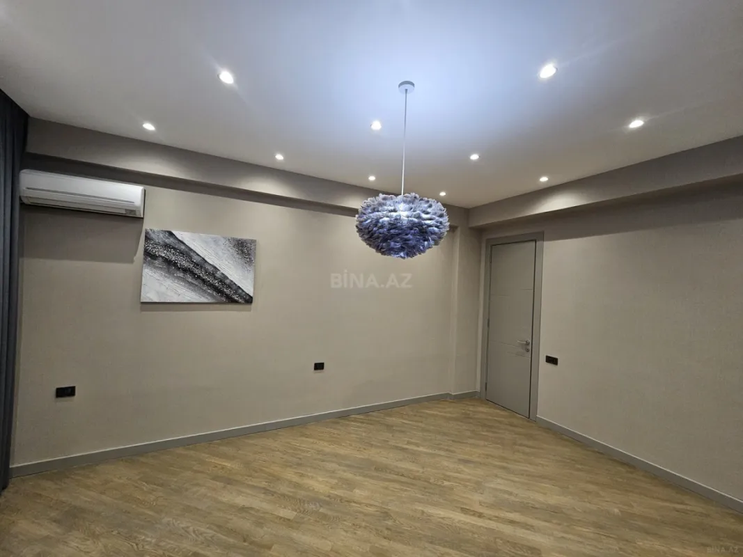 Satılır 2 otaqlı mənzil 106 m²