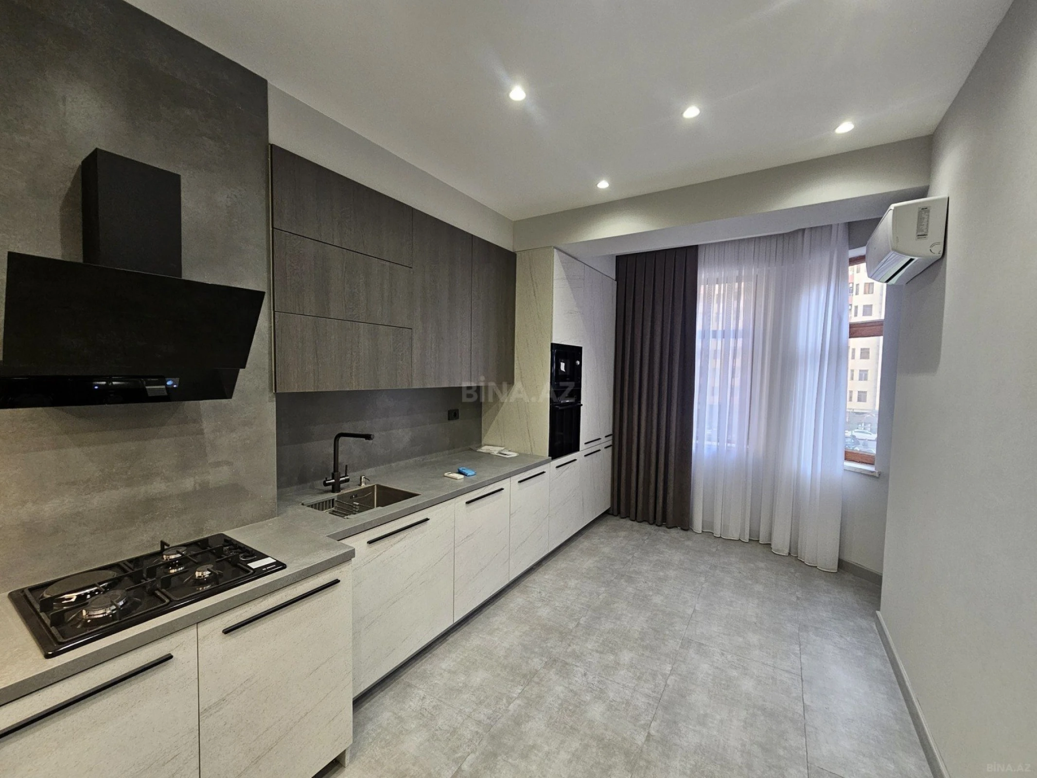 Satılır 2 otaqlı mənzil 106 m²