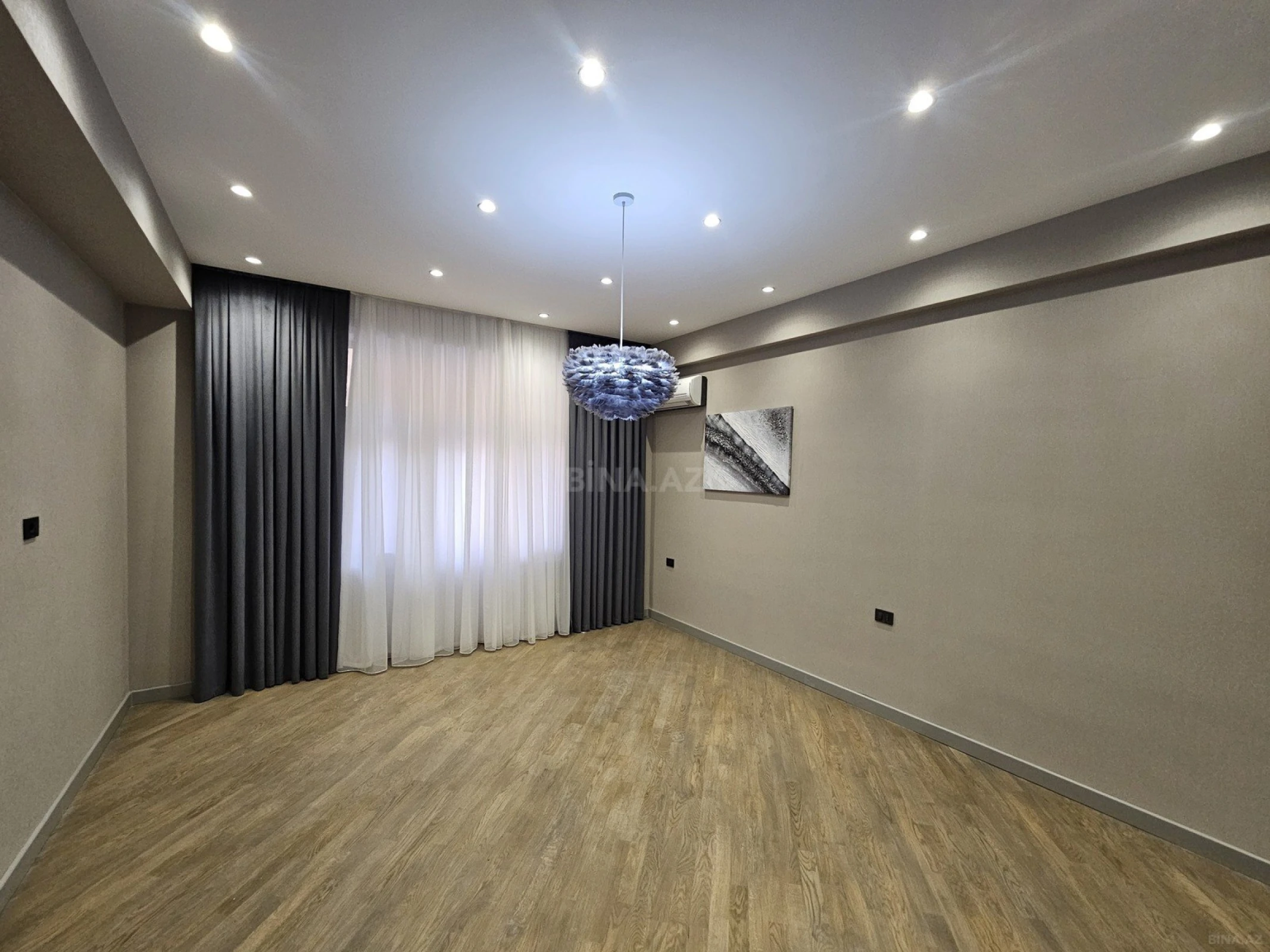 Satılır 2 otaqlı mənzil 106 m²