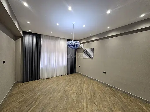 Satılır 2 otaqlı mənzil 106 m²