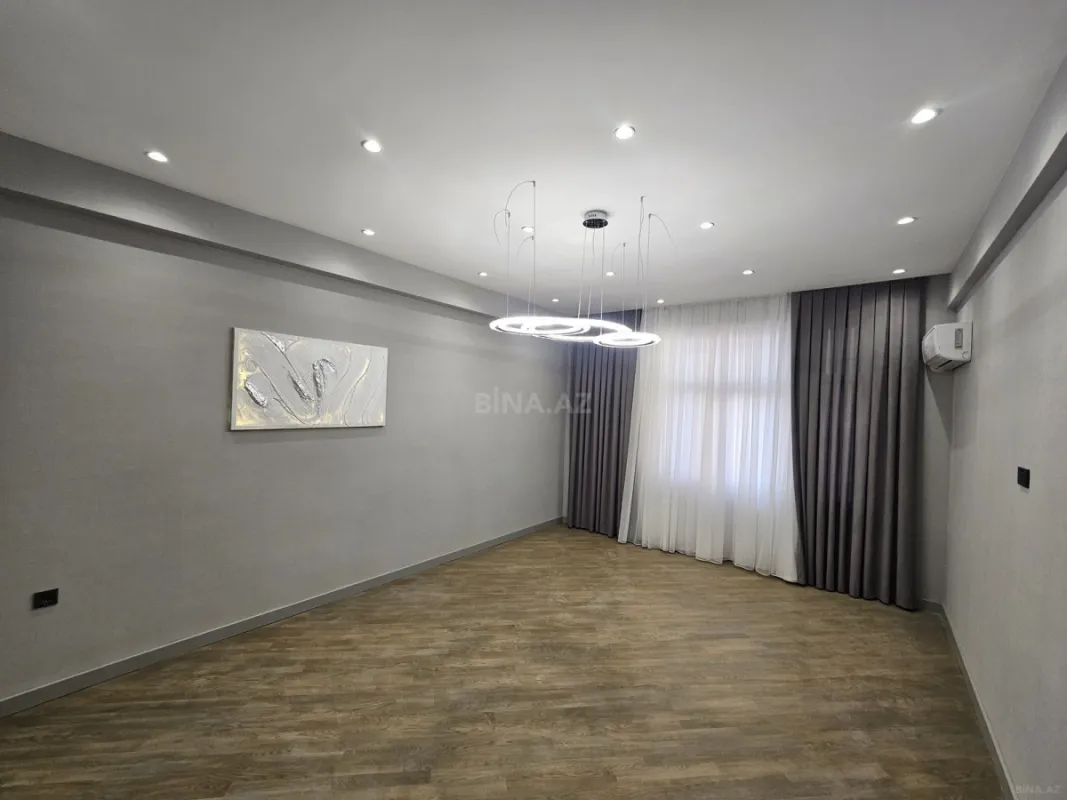 Satılır 2 otaqlı mənzil 106 m²