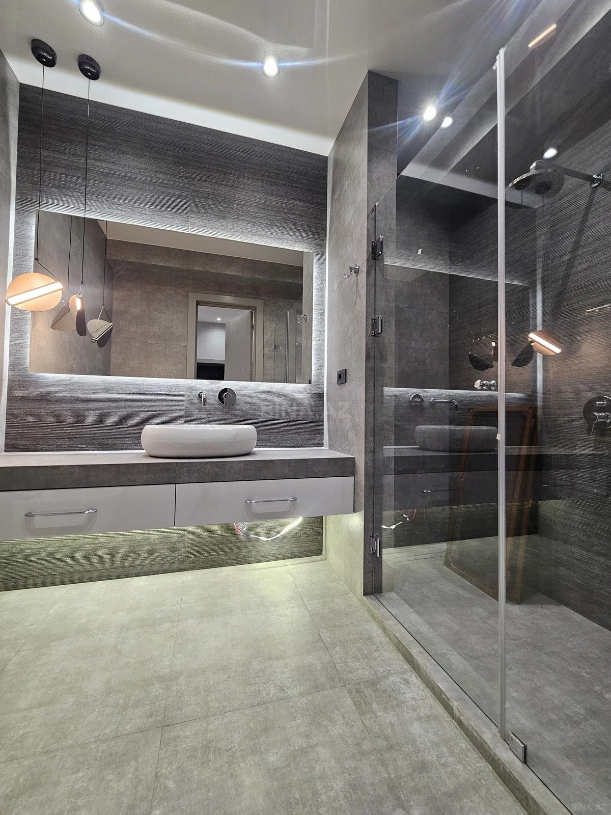 Satılır 2 otaqlı mənzil 106 m²