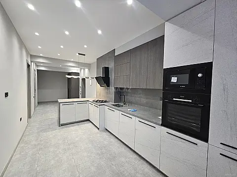 Satılır 2 otaqlı mənzil 106 m²