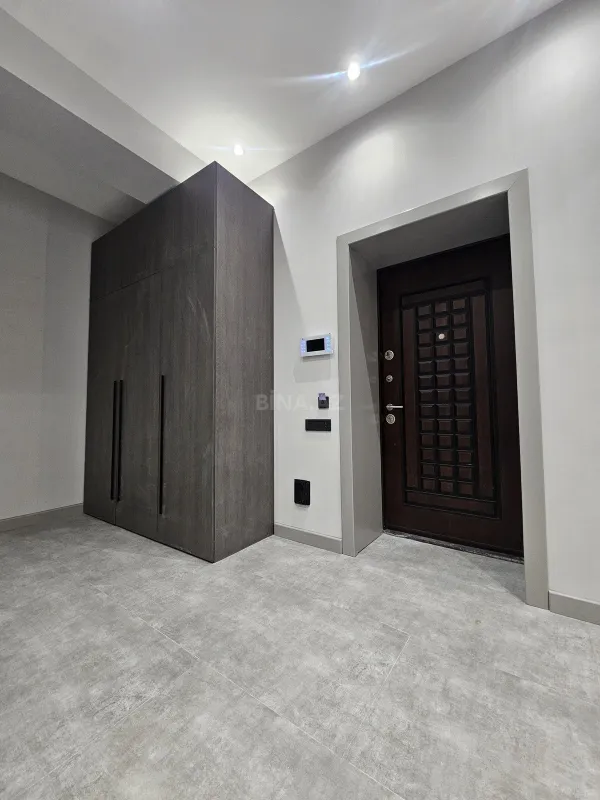 Satılır 2 otaqlı mənzil 106 m²