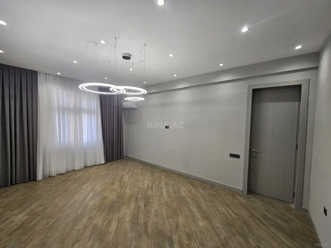 Satılır 2 otaqlı mənzil 106 m²