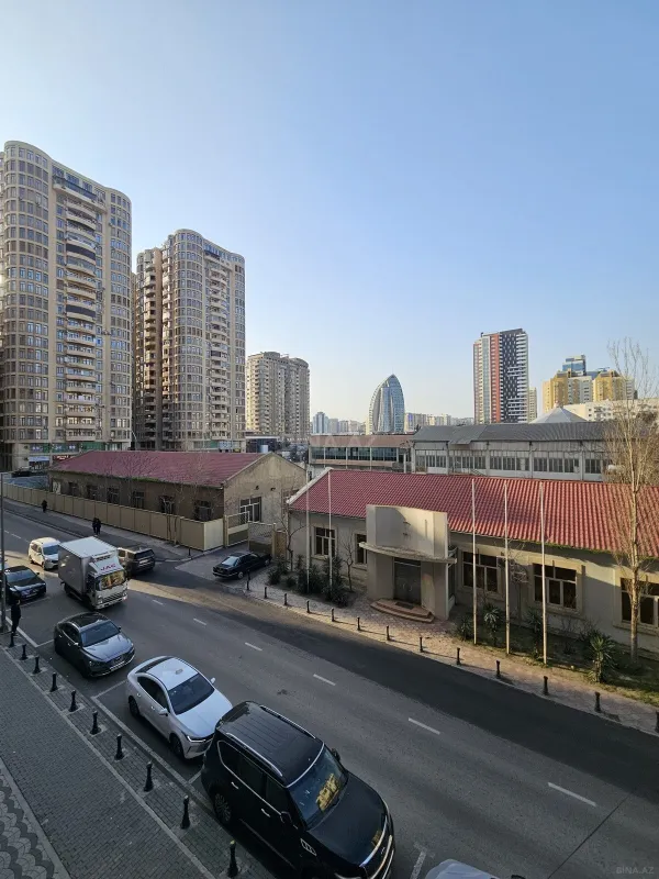 Satılır 2 otaqlı mənzil 106 m²