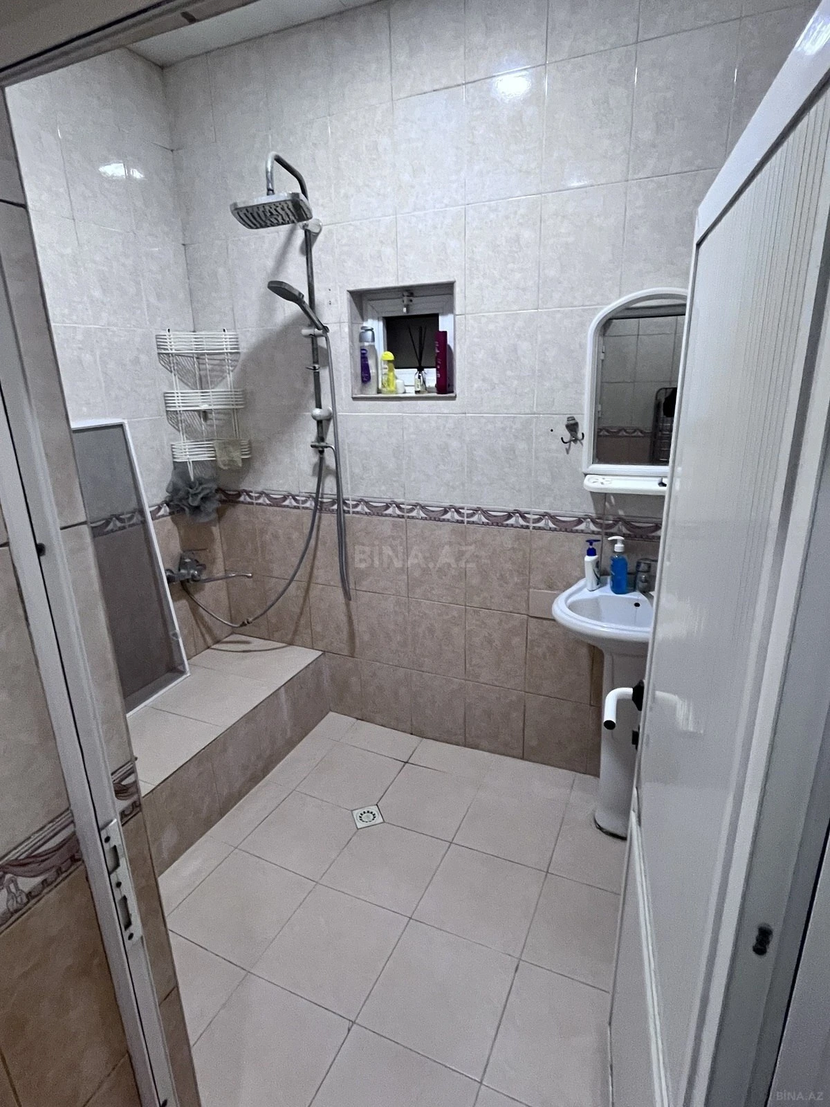 Satılır 4 otaqlı həyət evi 200 m²