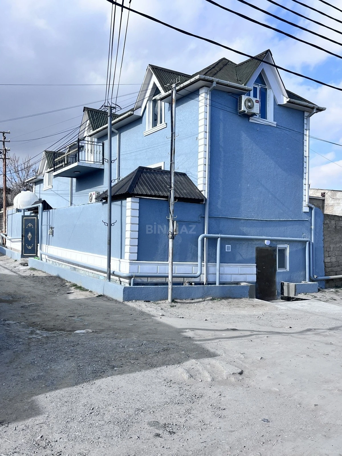 Satılır 4 otaqlı həyət evi 200 m²