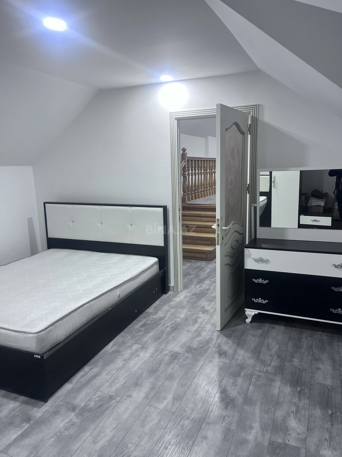 Satılır 4 otaqlı həyət evi 200 m²