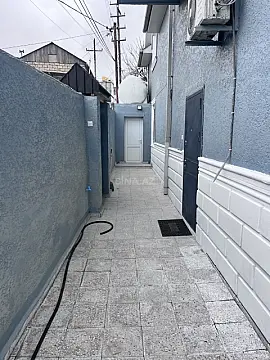 Satılır 4 otaqlı həyət evi 200 m²