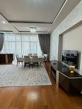 Satılır 3 otaqlı mənzil 162 m²