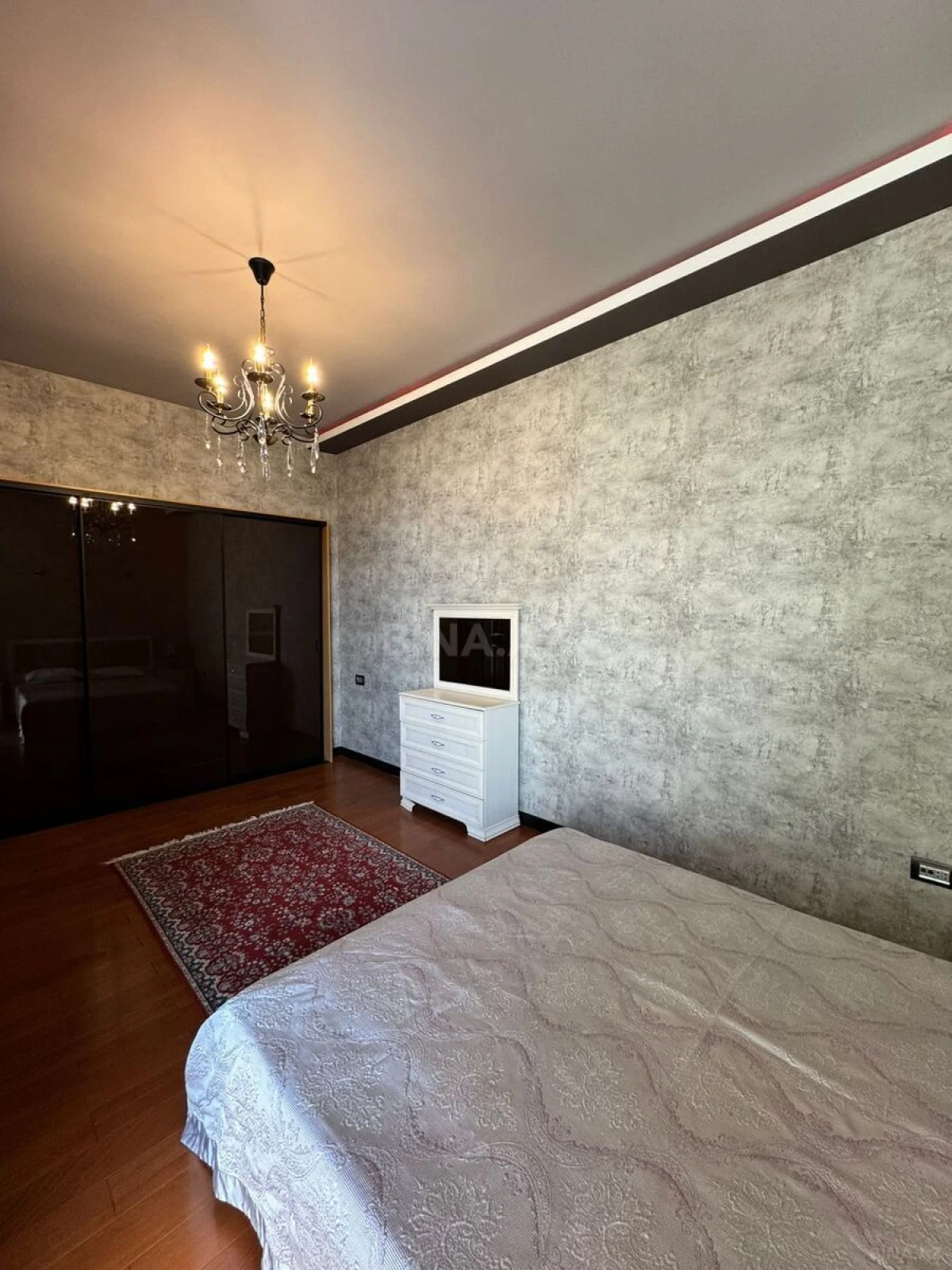 Satılır 3 otaqlı mənzil 162 m²
