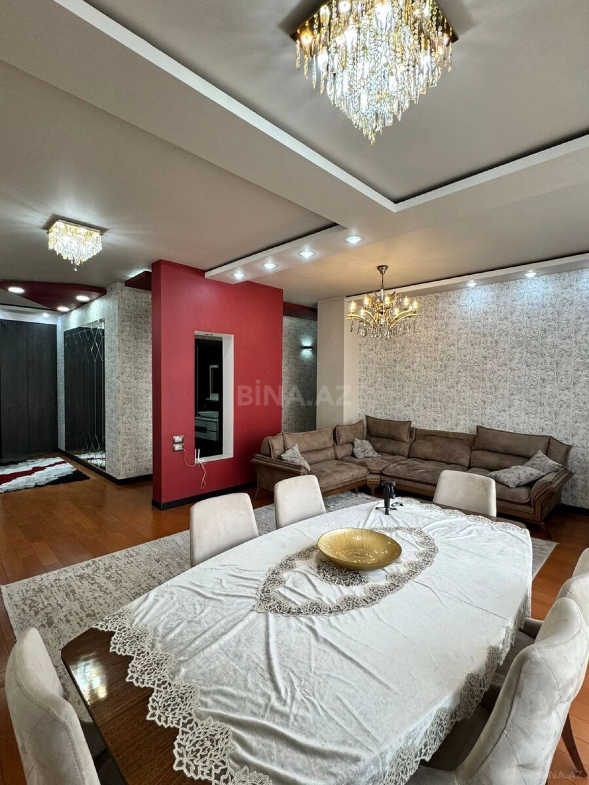 Satılır 3 otaqlı mənzil 162 m²