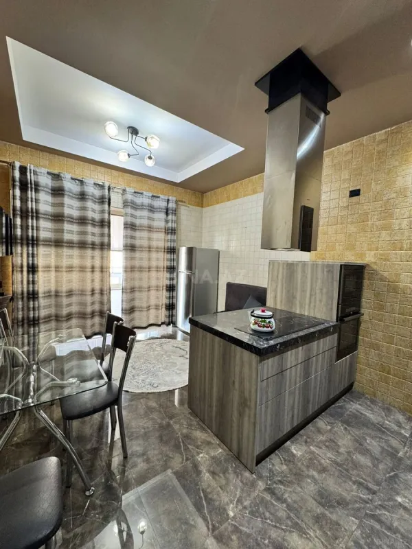Satılır 3 otaqlı mənzil 162 m²