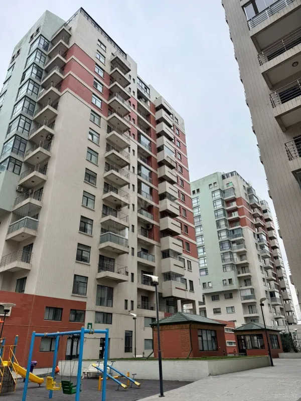 Satılır 3 otaqlı mənzil 162 m²