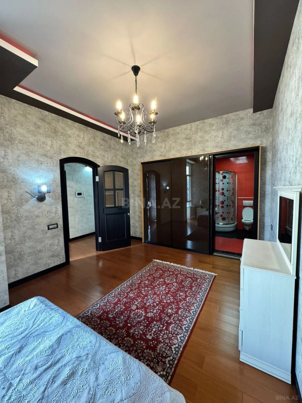 Satılır 3 otaqlı mənzil 162 m²