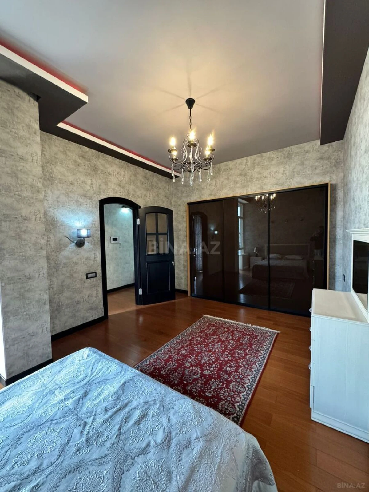Satılır 3 otaqlı mənzil 162 m²