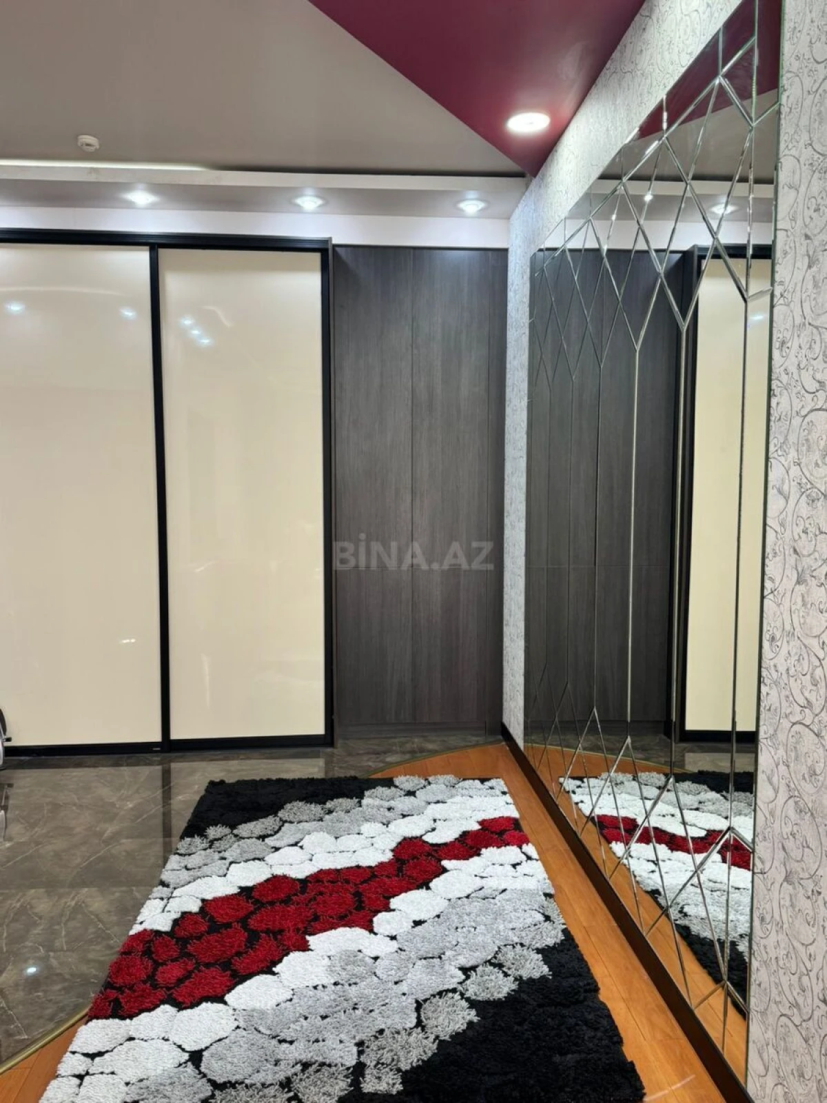 Satılır 3 otaqlı mənzil 162 m²