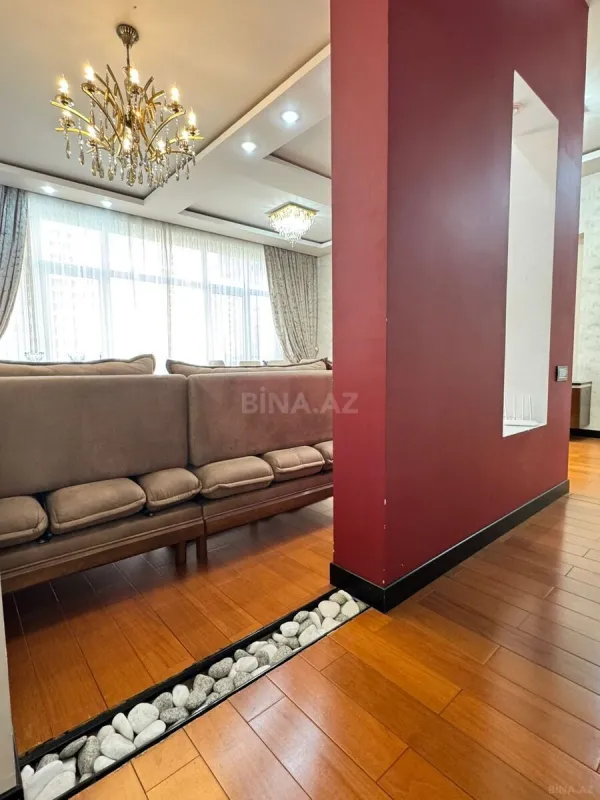 Satılır 3 otaqlı mənzil 162 m²