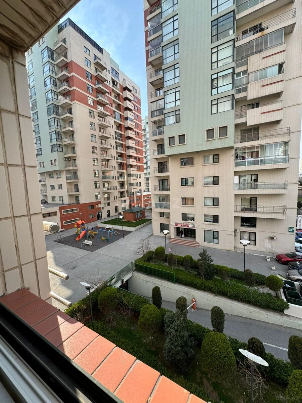 Satılır 3 otaqlı mənzil 162 m²